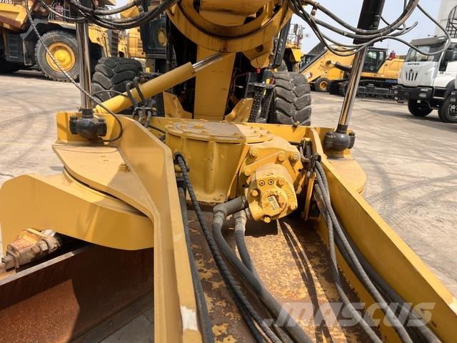 Komatsu GD705-5 Grejdery