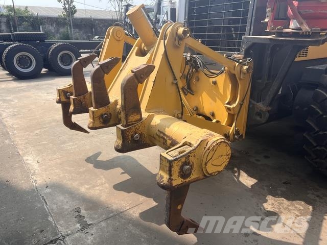 Komatsu GD705-5 Grejdery