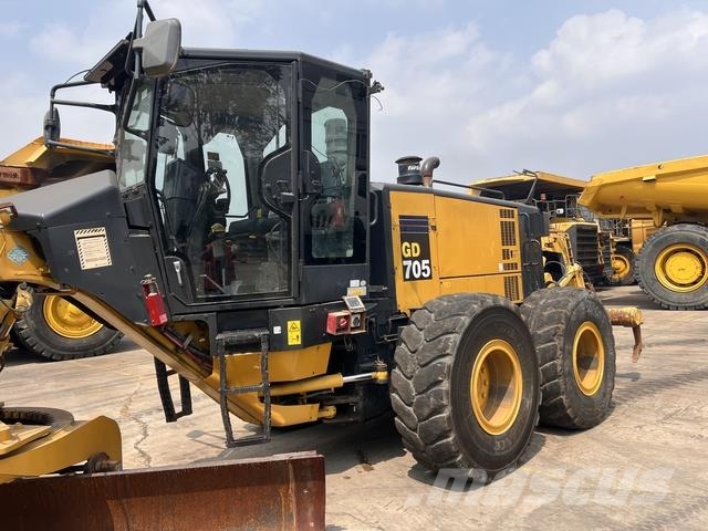 Komatsu GD705-5 Grejdery