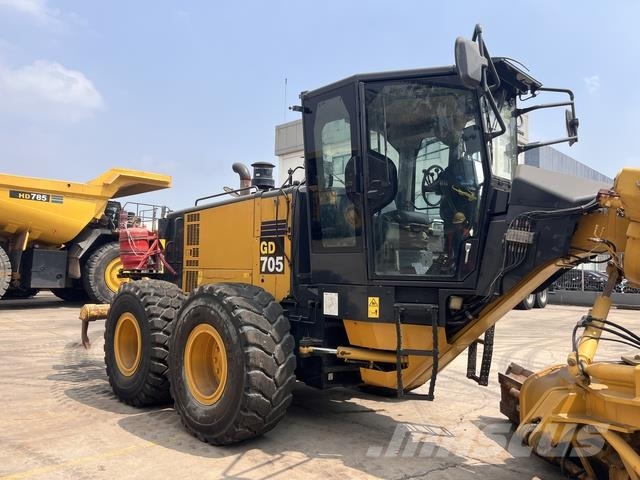 Komatsu GD705-5 Grejdery
