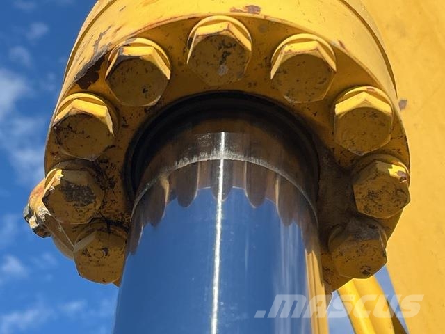 Komatsu HB215LC-1 Гусеничні екскаватори