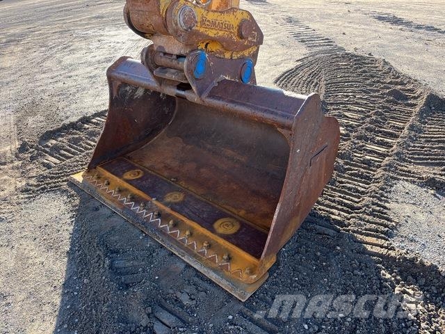 Komatsu HB215LC-1 Гусеничні екскаватори