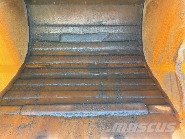 Komatsu HB365LC-3E0 Kāpurķēžu ekskavatori