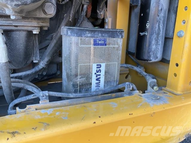 Komatsu HB365LC-3E0 Kāpurķēžu ekskavatori