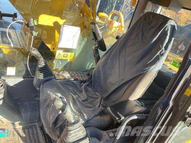 Komatsu HB365LC-3E0 Kāpurķēžu ekskavatori