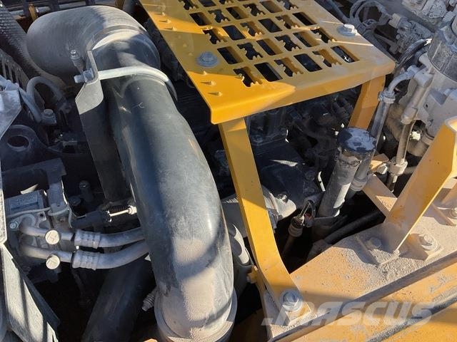 Komatsu HB365LC-3E0 Kāpurķēžu ekskavatori
