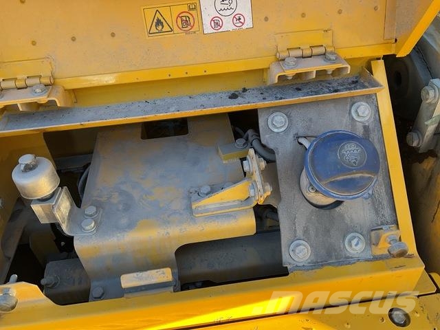 Komatsu HB365LC-3E0 Kāpurķēžu ekskavatori