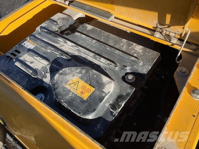 Komatsu HB365LC-3E0 Kāpurķēžu ekskavatori