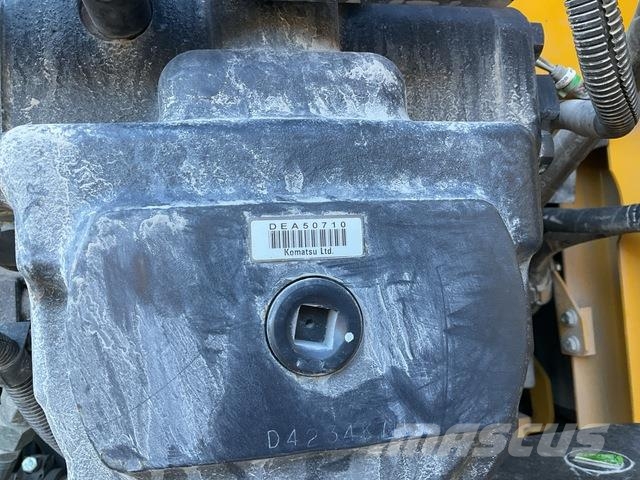 Komatsu HB365LC-3E0 Kāpurķēžu ekskavatori