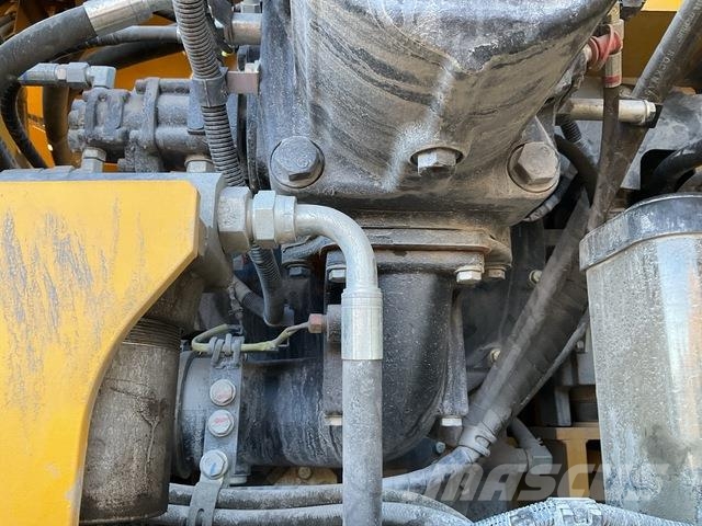 Komatsu HB365LC-3E0 Kāpurķēžu ekskavatori