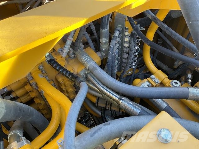 Komatsu HB365LC-3E0 Kāpurķēžu ekskavatori