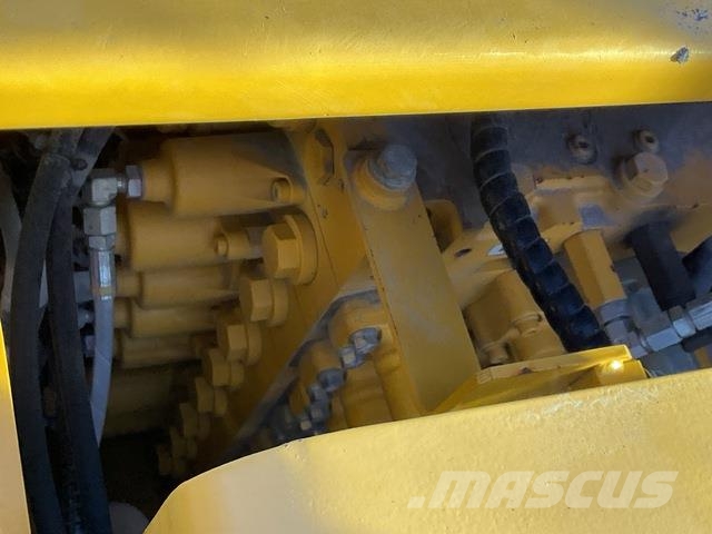 Komatsu HB365LC-3E0 Kāpurķēžu ekskavatori