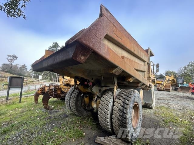 Komatsu HD255-5 Kĺbové nákladné autá