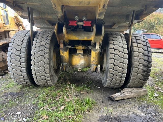 Komatsu HD255-5 Kĺbové nákladné autá
