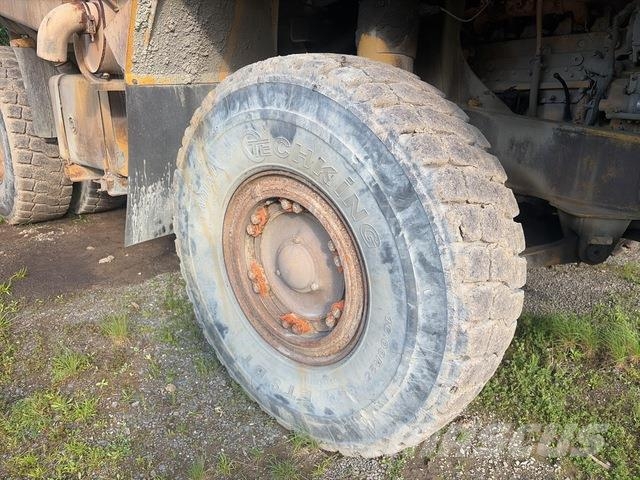Komatsu HD255-5 Kĺbové nákladné autá