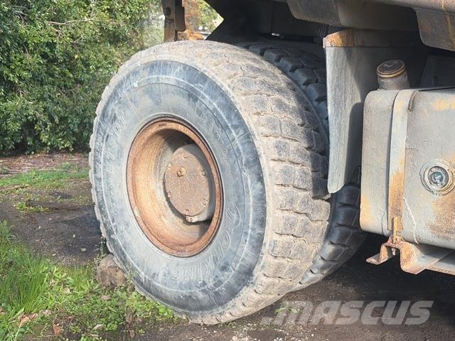 Komatsu HD255-5 Kĺbové nákladné autá