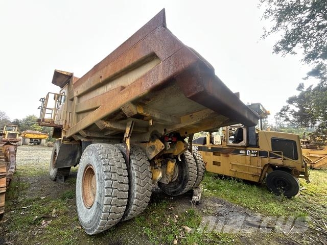 Komatsu HD255-5 Kĺbové nákladné autá