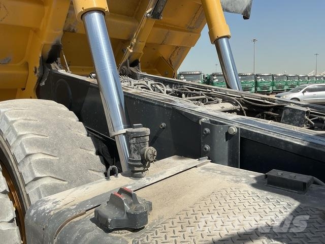 Komatsu HD325-7 Σπαστό Dump Truck ADT