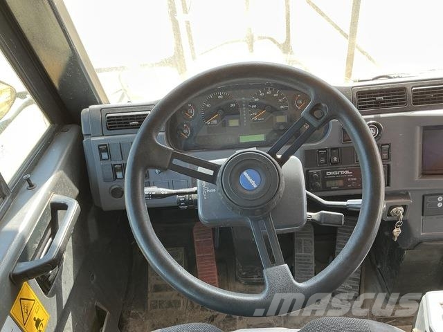 Komatsu HD325-7 Karjeriniai savivarčiai
