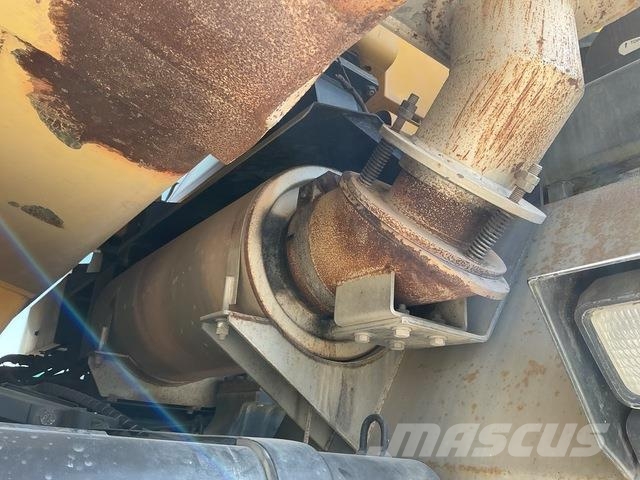 Komatsu HD325-7 Karjeriniai savivarčiai