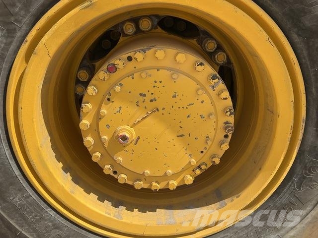 Komatsu HD325-7 Karjeriniai savivarčiai