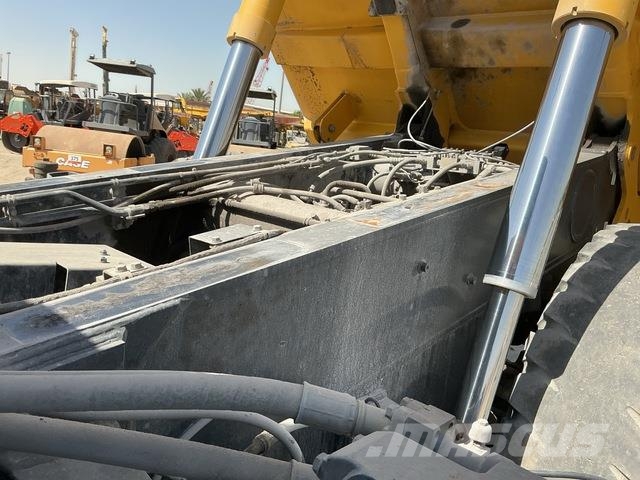 Komatsu HD325-7 Karjeriniai savivarčiai