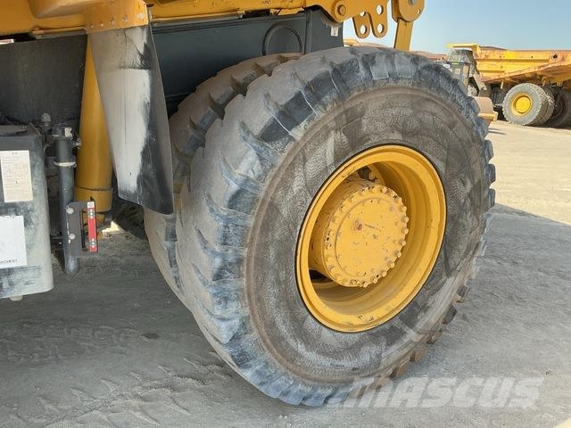 Komatsu HD325-7 Karjeriniai savivarčiai