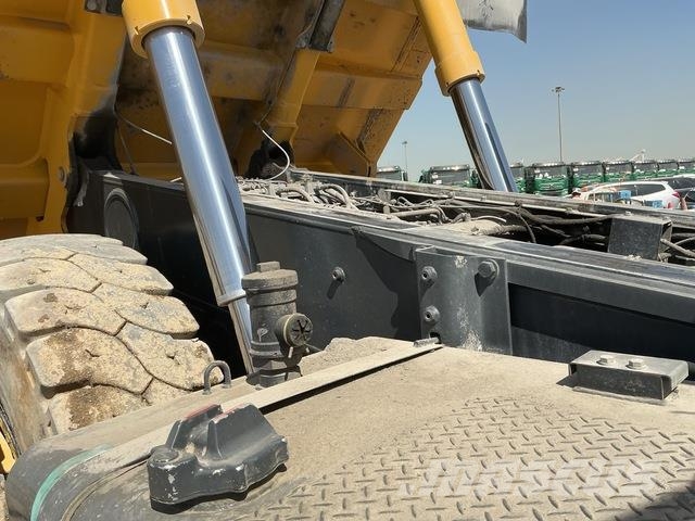 Komatsu HD325-7 Karjeriniai savivarčiai