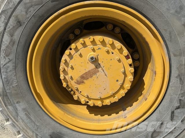 Komatsu HD325-7 Σπαστό Dump Truck ADT