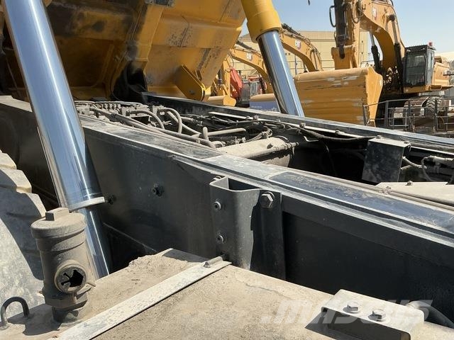 Komatsu HD325-7 Σπαστό Dump Truck ADT