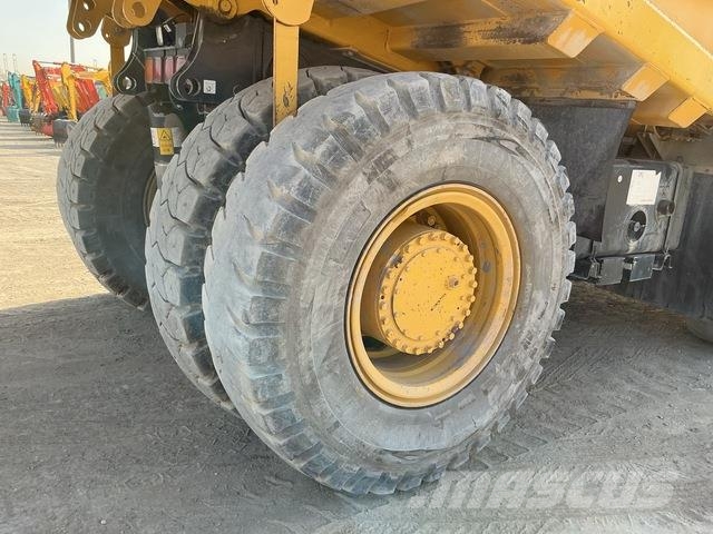 Komatsu HD325-7 Σπαστό Dump Truck ADT