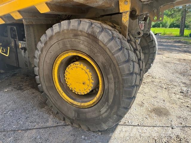 Komatsu HD405-7 Karjeriniai savivarčiai
