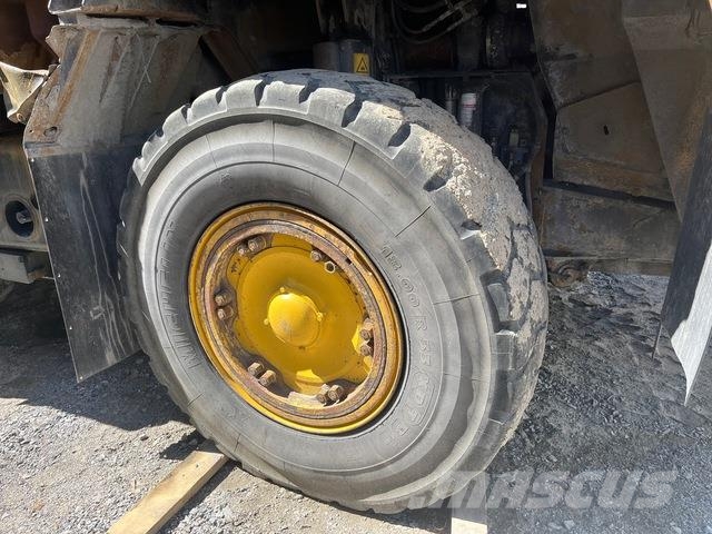 Komatsu HD405-7 Karjeriniai savivarčiai