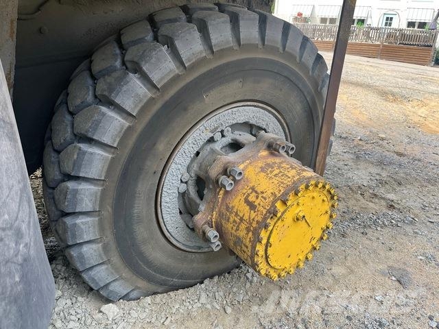 Komatsu HD405-7 Karjeriniai savivarčiai