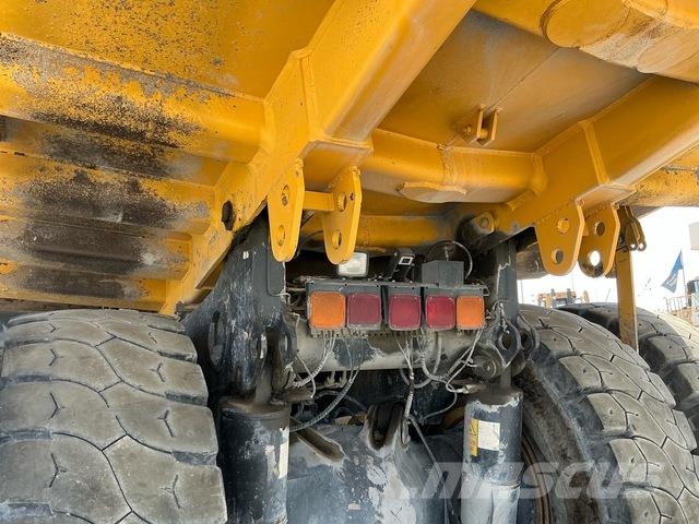 Komatsu HD465-7EO Dumper - Knickgelenk