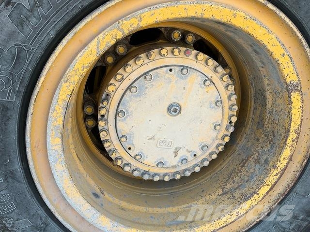 Komatsu HD465-7EO Dumper - Knickgelenk