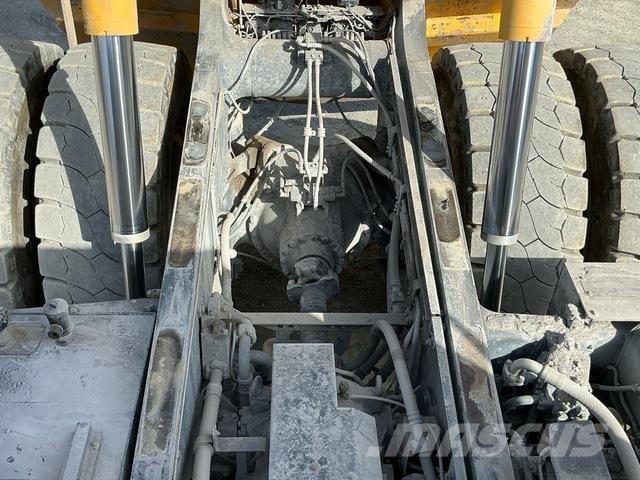 Komatsu HD465-7EO Artikulētie pašizgāzēji