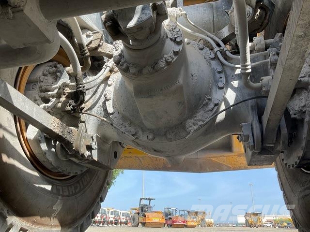 Komatsu HD465-7EO Artikulētie pašizgāzēji