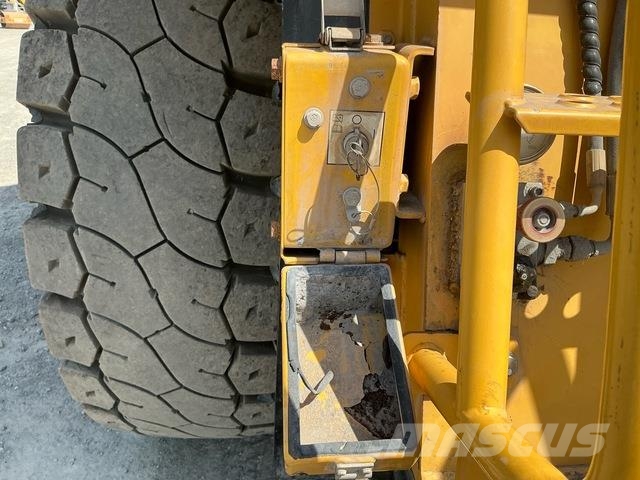 Komatsu HD465-7EO アーティキュレート式ダンプトラック