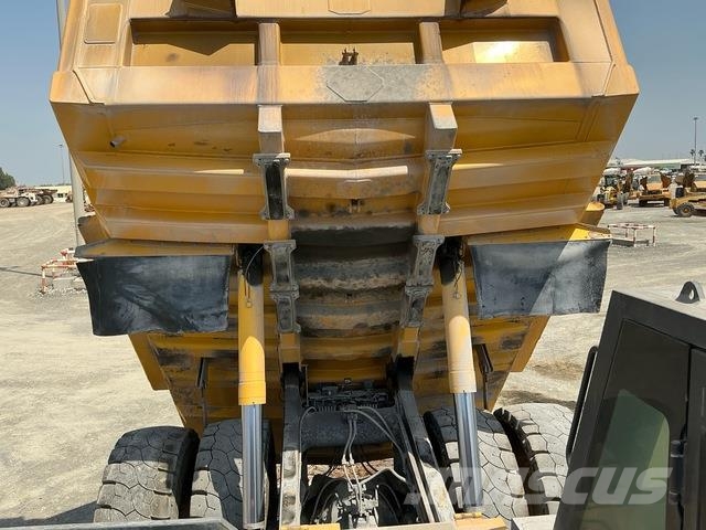 Komatsu HD465-7EO アーティキュレート式ダンプトラック