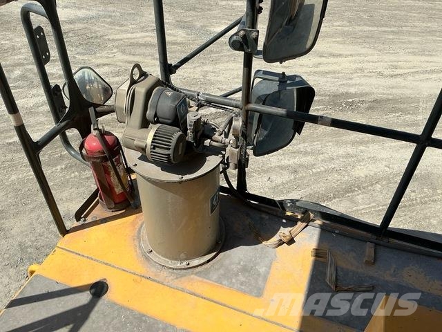 Komatsu HD465-7EO アーティキュレート式ダンプトラック