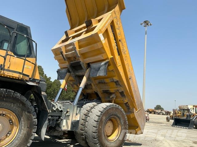 Komatsu HD465-7EO アーティキュレート式ダンプトラック