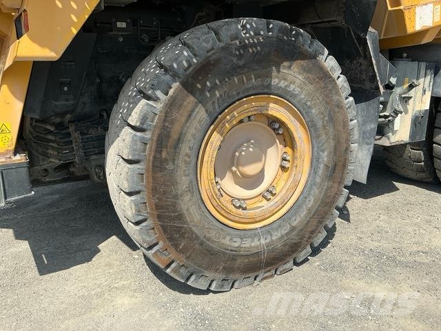 Komatsu HD465-7EO アーティキュレート式ダンプトラック