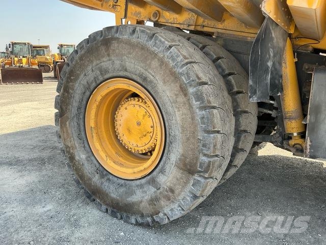 Komatsu HD465-7EO アーティキュレート式ダンプトラック