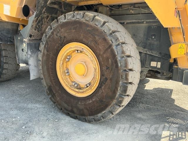 Komatsu HD465-7EO アーティキュレート式ダンプトラック