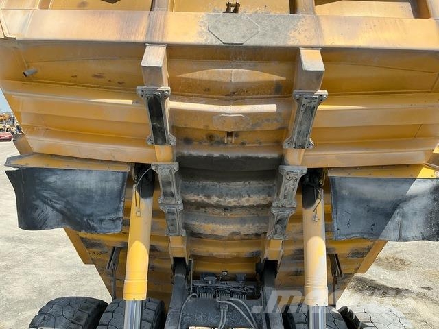 Komatsu HD465-7EO アーティキュレート式ダンプトラック