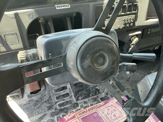 Komatsu HD465-7EO アーティキュレート式ダンプトラック
