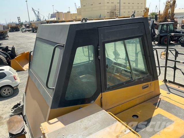 Komatsu HD465-7EO アーティキュレート式ダンプトラック