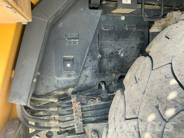 Komatsu HD465-7EO アーティキュレート式ダンプトラック