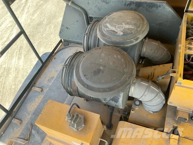 Komatsu HD465-7EO アーティキュレート式ダンプトラック